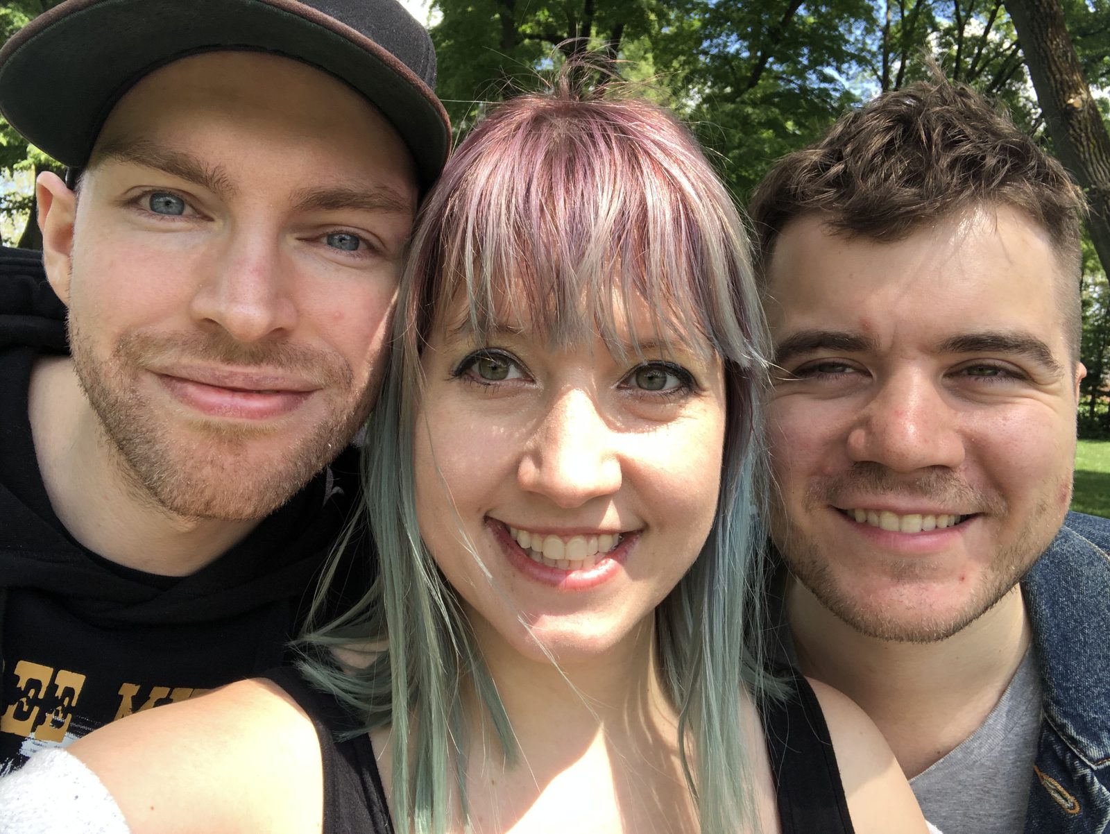Nicole gemeinsam mit Fabian und Christian, symbolisch für den Austausch in der Gruppe